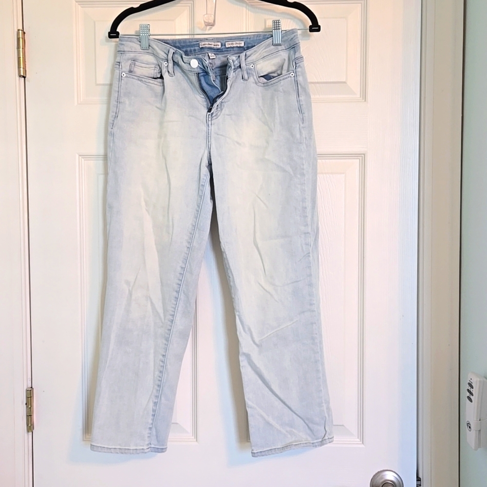 Calvin klein jeans, size 4 cropped, straight light wash